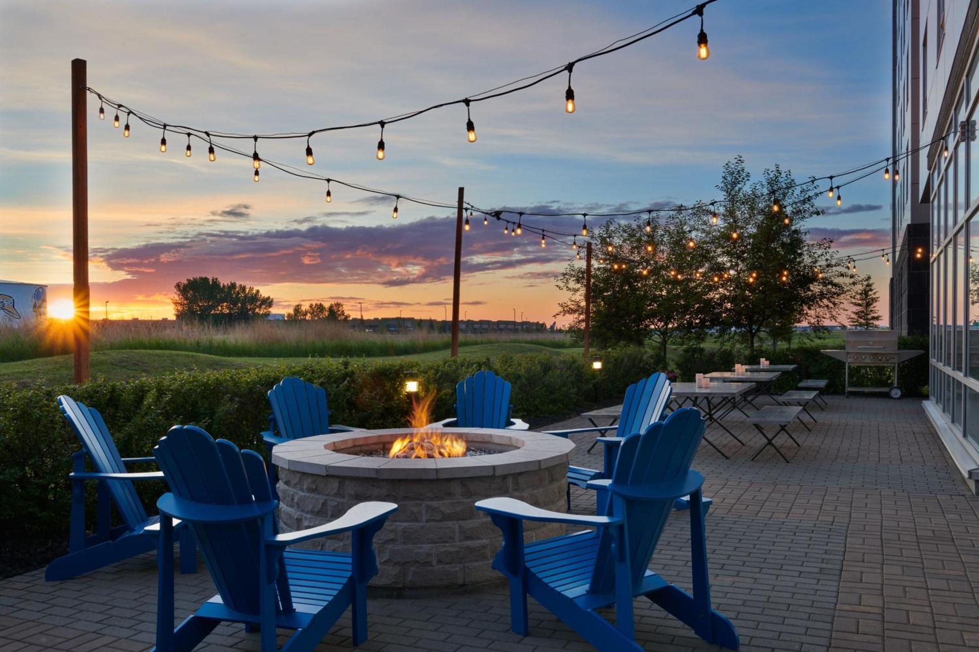 Residence Inn By Marriott Calgary Airport Exterior foto