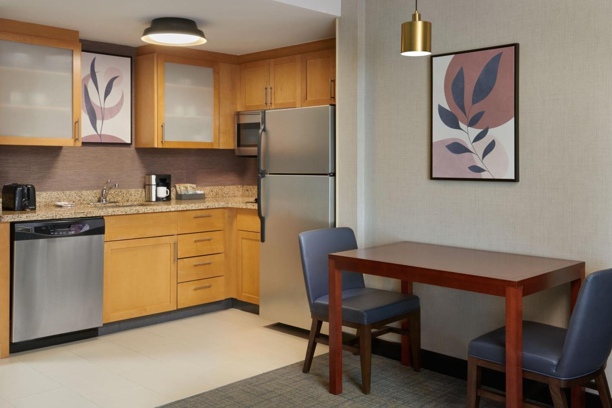 Residence Inn By Marriott Calgary Airport Exterior foto