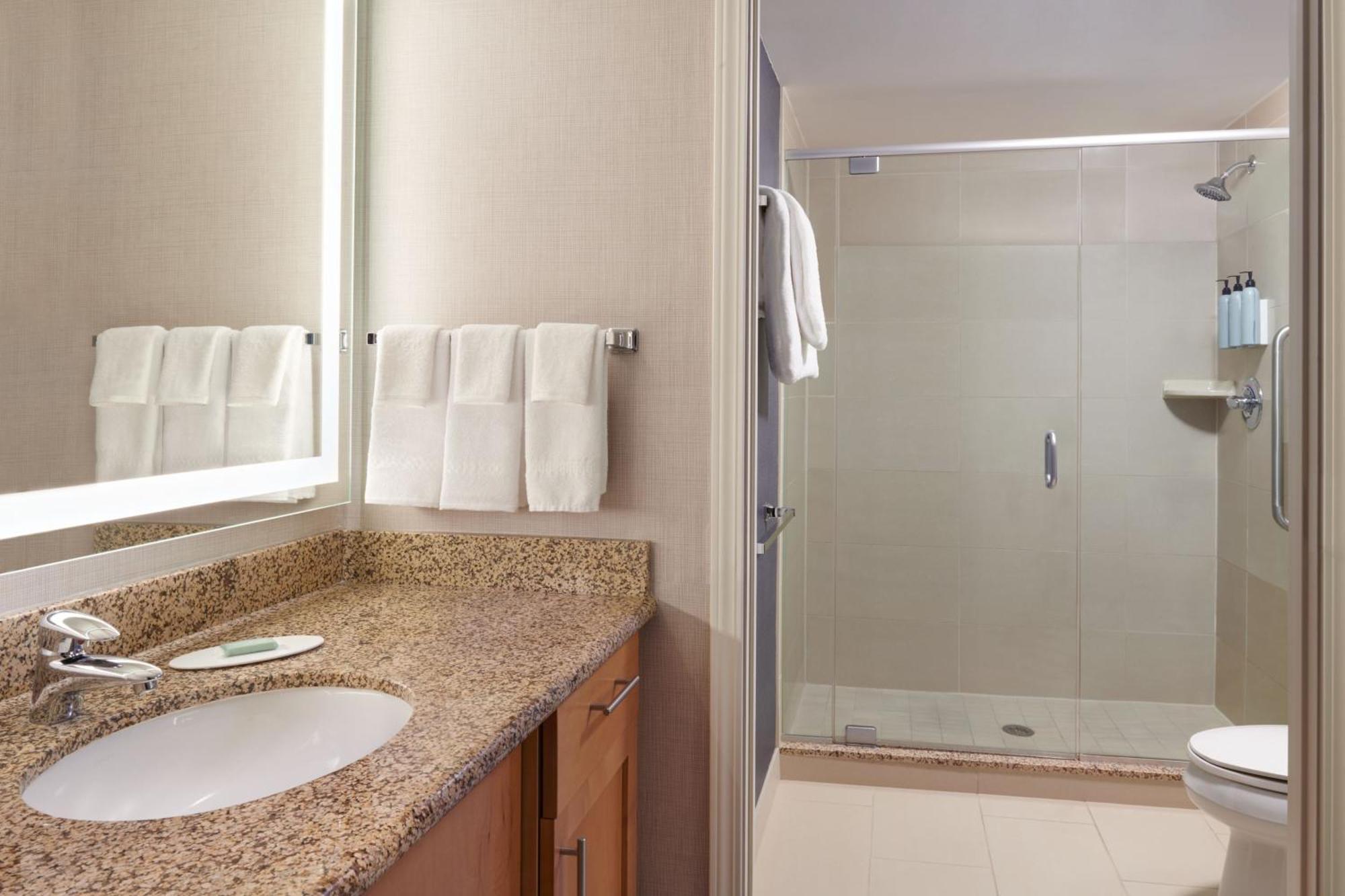 Residence Inn By Marriott Calgary Airport Exterior foto